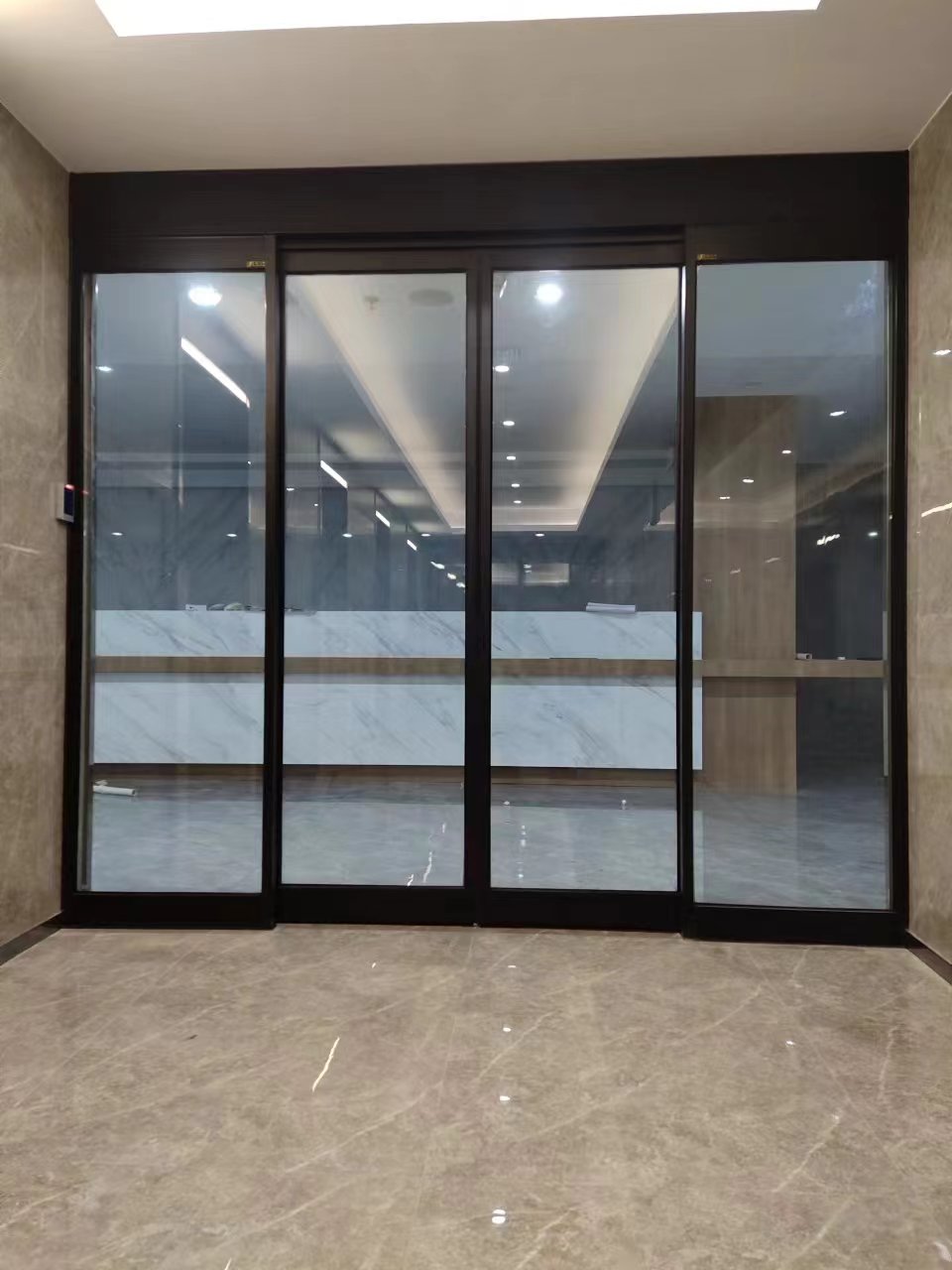 常州市玻璃伸缩门