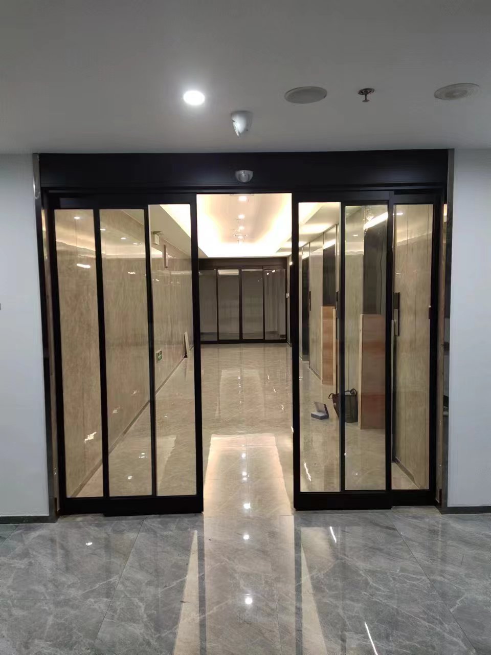 常州市玻璃伸缩门